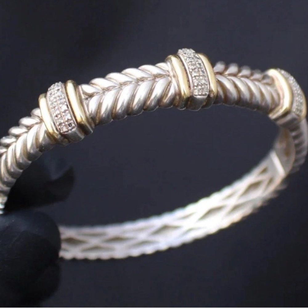 VAHAN BRACELET .